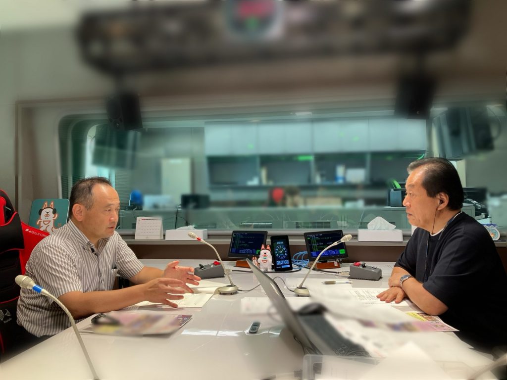 「県民局の取り組みを通じて、若い人たちがふるさとに積極的に関わる雰囲気作りをしていきたい」と語る　西播磨県民局・城下県民局長＝左（ラジオ関西スタジオにて）